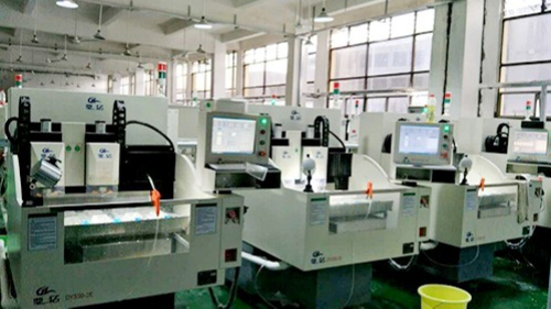 東莞大偉衛(wèi)生用品再次選擇鼎拓數(shù)控精雕機